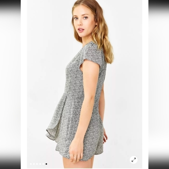 UO KIMCHI BLUE ditsy floral romper one piece outfit xs 0 black white - Picture 2 of 16